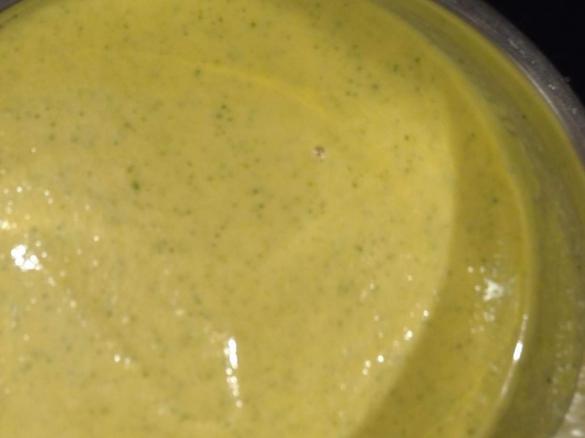 Variation von Broccolisuppe