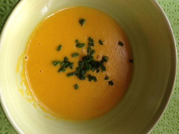 Kürbissuppe mit Kartoffeln und Karotten