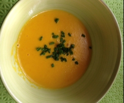 Kürbissuppe mit Kartoffeln und Karotten