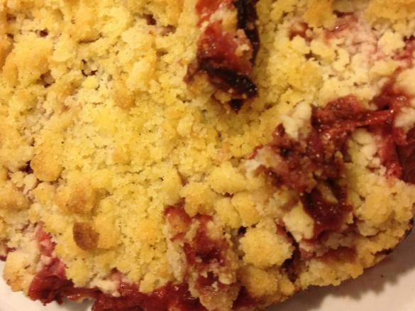 Veganer Erdbeer-Streusel-Kuchen blitzschnell zubereitet