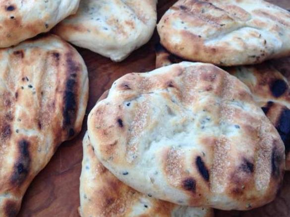 Fladenbrot / Sesam-Fladen vom Grill