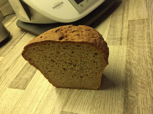 Dunkles Bauernbrot mit knuspriger Kruste