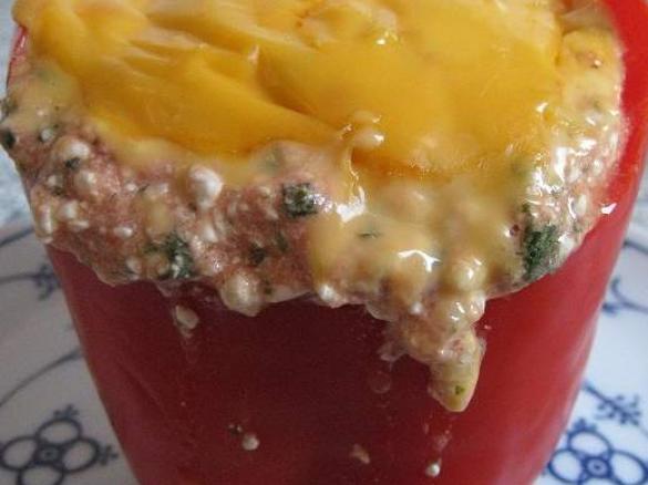 Gefüllte Paprika mit Körnigem Frischkäse / Hüttenkäse - schnell und einfach
