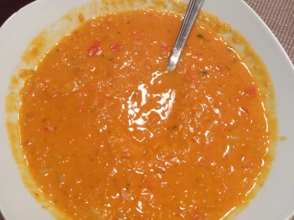 Rote-Linsen-Kürbis-Suppe
