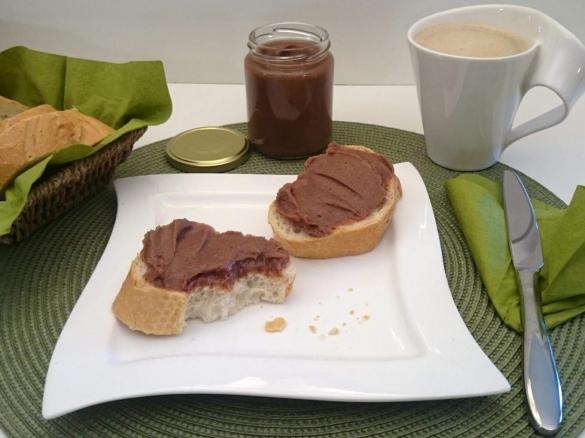 Schokoaufstrich mit Nüssen