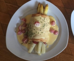 Spargel in Blätterteig mit Sauce Hollandaise