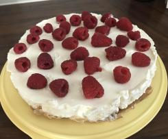 Himbeer-cheescake mit chocolate cookies Boden