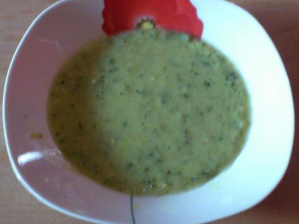 Variation von Leichte Sommersuppe mit Zucchini und Gurke