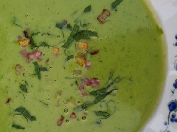 Bärlauch-Erbsen-Cremesuppe