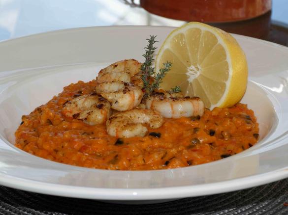 Risotto mit Tomaten, Oliven und Gambas