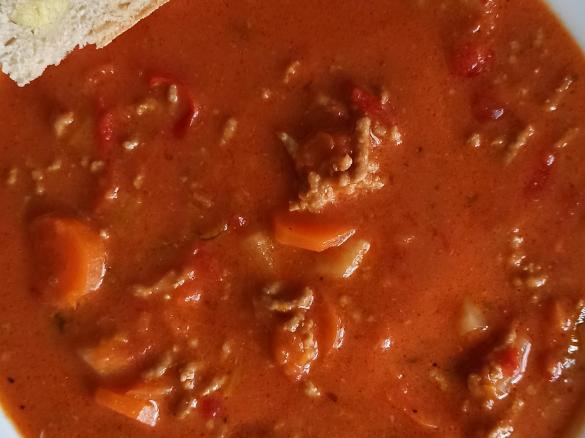 Tomatensuppe mit Hackfleisch Puszta