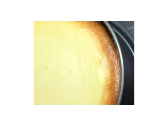 Cremiger Käsekuchen mit Mürbeteigboden