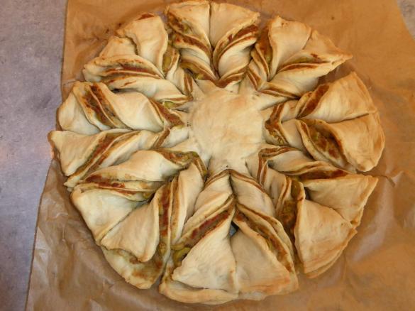 Pizzablume mit Thunfisch + Oliven