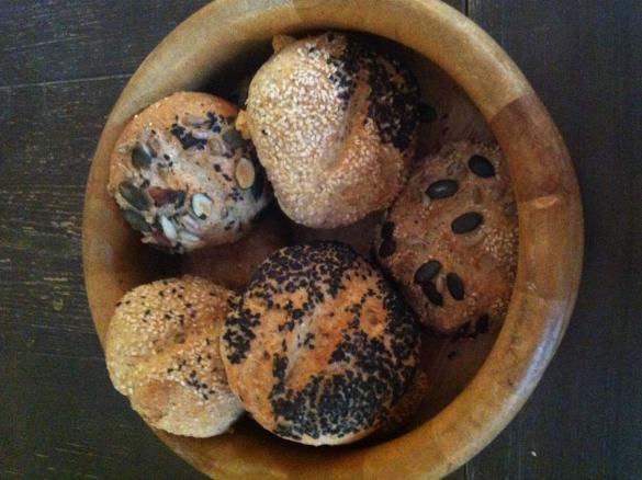 Dinkelbrötchen mit Roggen 