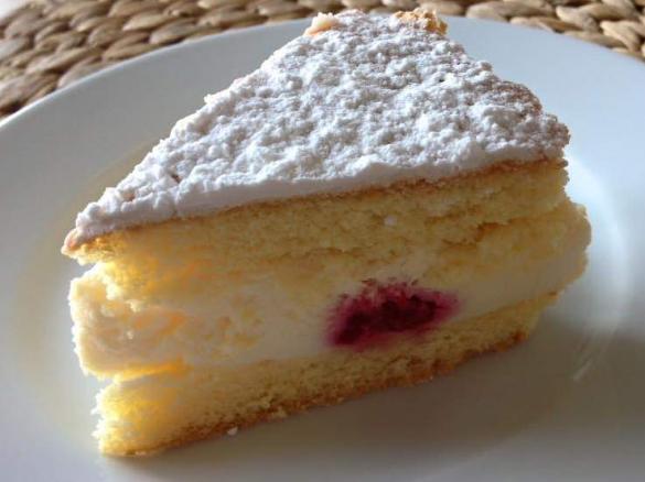 Käsesahne mit Himbeeren