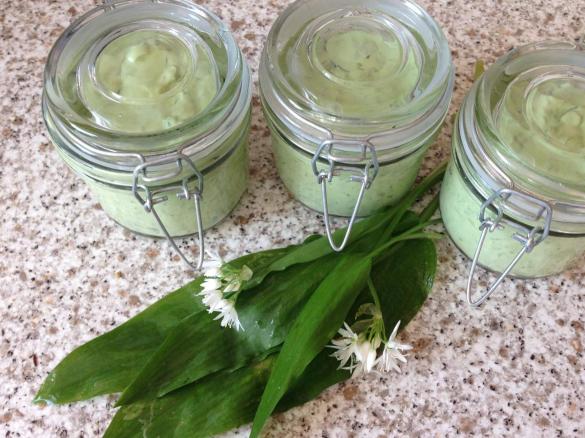 Bärlauchcreme - Figurfreundlich und vielseitig für Grillen, Pasta und aufs Brot