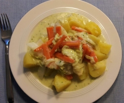 Chinakohl und Möhrenstreifen mit Kartoffeln an Kräutersauce