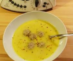 Kartoffelsuppe mit Brätklößchen