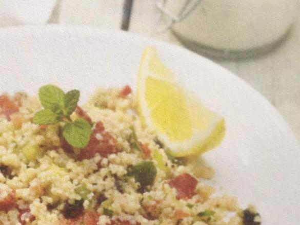 Couscous Salat mit Kräuter  o. Zitonen Joghurt Dressing