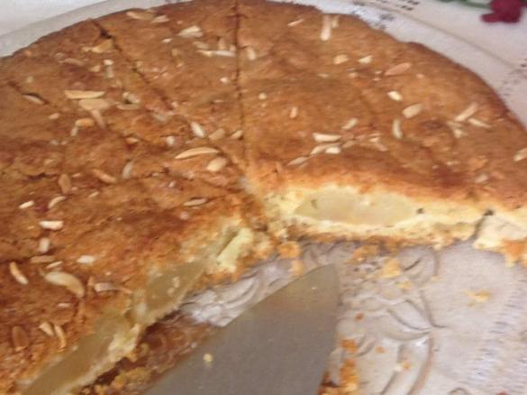 Gedeckter Apfelkuchen mit Dinkelmehl