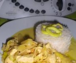 Hühnchen-Curry mit Ananas und Kokosmilch an Reis