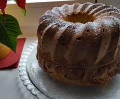Hefe-Gugelhupf mit Rumrosinen