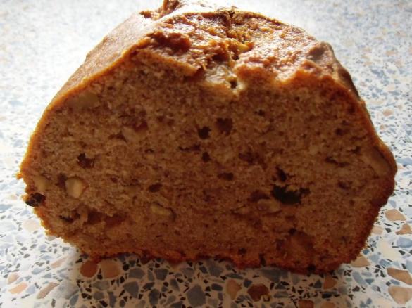 Bananenbrot mit Haselnüßen
