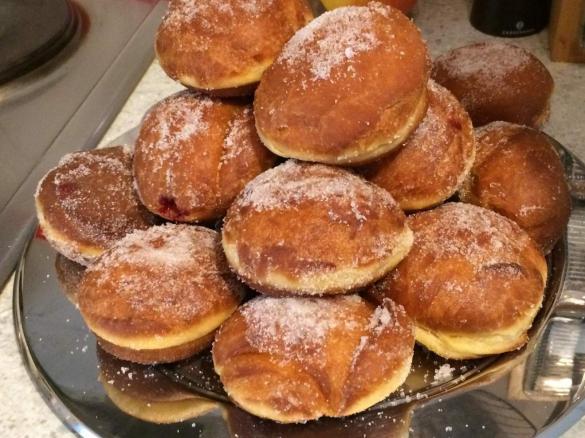 Faschingskrapfen Rezept von Alfons Schuhbeck