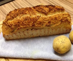 Kartoffelbrot mit rohen Kartoffeln