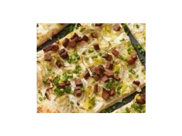 Flammkuchen mit Lauch und Schinken