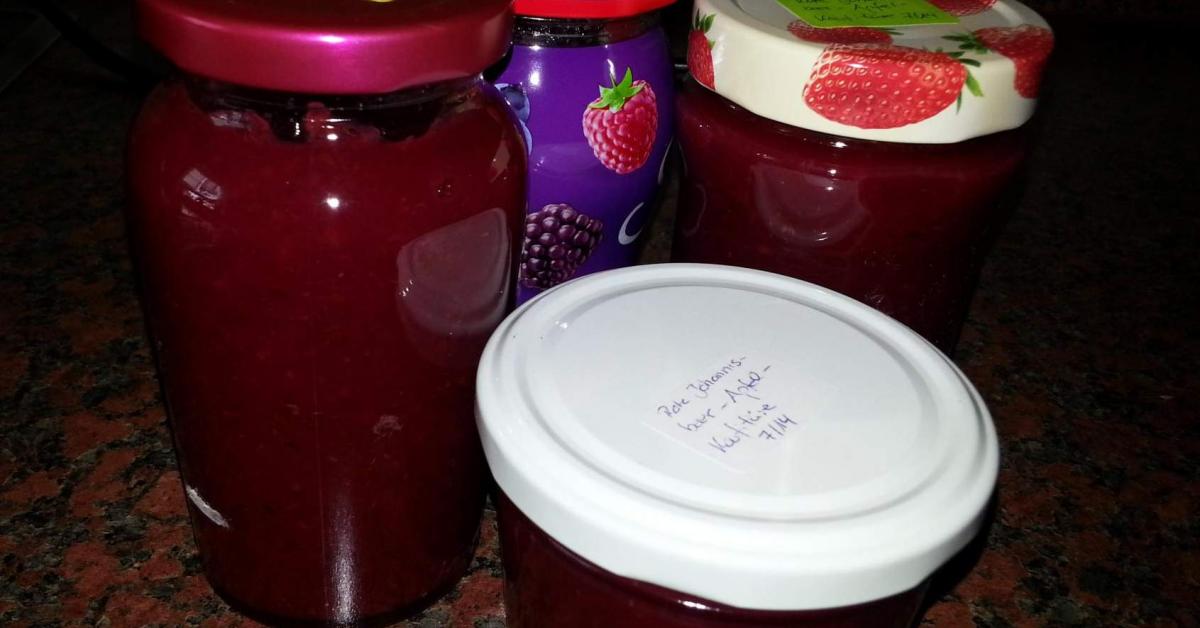 Rote Johannisbeer-Apfel-Konfitüre aus Finessen 4/2013 von ... Rote Johannisbeer-Apfel-Konfitüre aus Finessen 4/2013 von ...