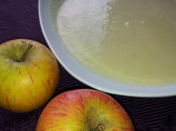Pastinaken-Apfel-Suppe