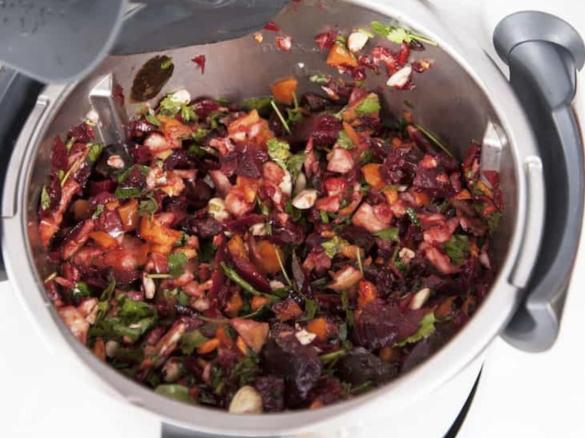 Rote Beete Salat mit Apfel und Karotten