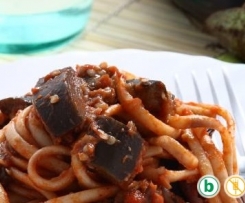 Pasta mit frittierten Auberginen (Pasta con le melanzane fritte)