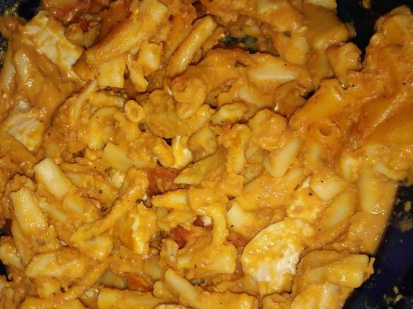 Nudeln mit Hähnchenbrust in Tomatenrahmsauce