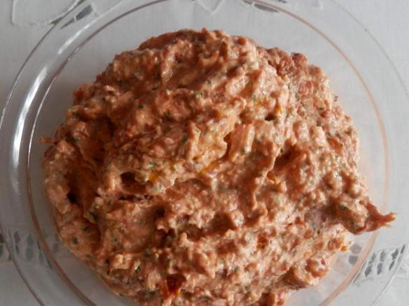 Tomatenpesto mit Feta