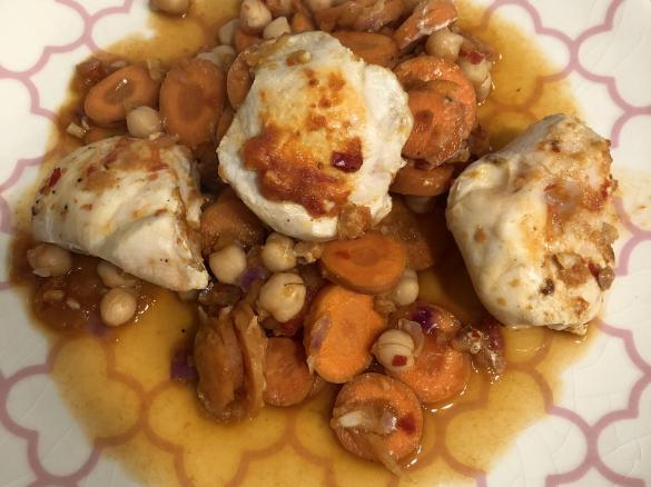 Hähnchen im Möhren-Kichererbsen-Bett