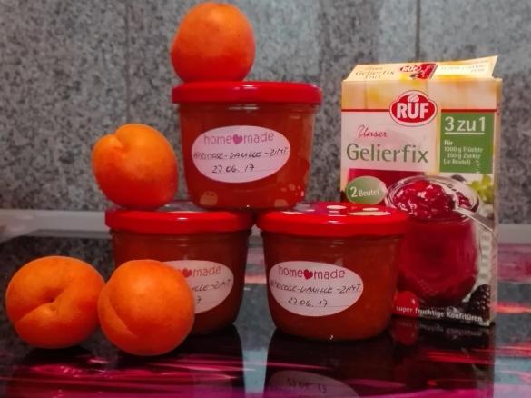 Aprikosenmarmelade mit Vanille und Zimt
