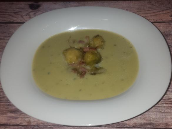 Rosenkohl-Wirsingsuppe