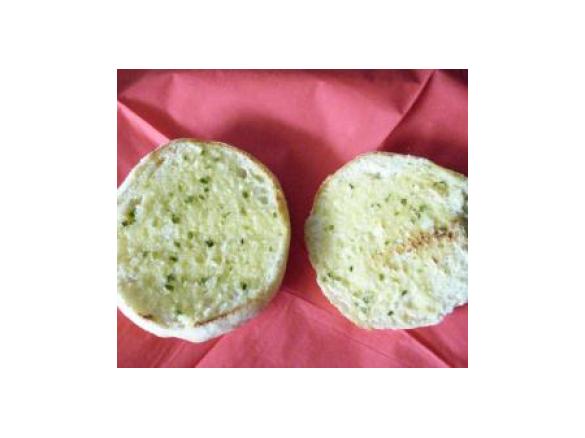 Bolo do caco ; Traditioneller Teigfladen aus Madeira mit Knoblauchbutter