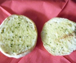 Bolo do caco ; Traditioneller Teigfladen aus Madeira mit Knoblauchbutter