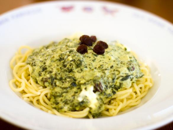 Spinat-Curry-Sauce mit Rosinen