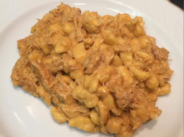 Hähnchengeschnetzeltes mit Spätzle / Pulled Chicken mit Spätzle
