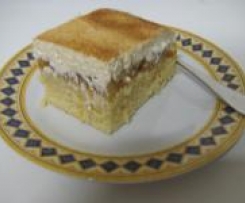 Apfelkuchen mit Schmand-Sahne und Zimt