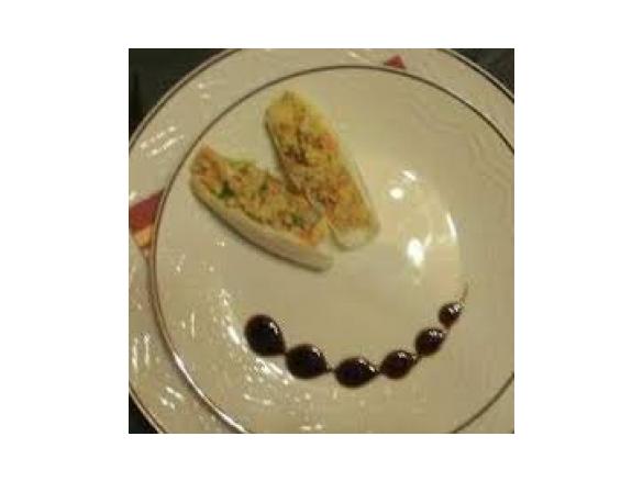 Vorspeisensalat auf Chicoreéschiffchen