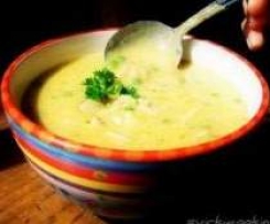 cremige Hühnchen-Reis-Suppe