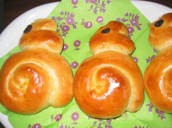 Osterhasen aus Hefeteig