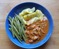 Hähnchenmägen Gulasch mit Buschbohnen und Kartoffeln