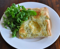Kräuter-Pizza mit Ruccola (vegetarisch)