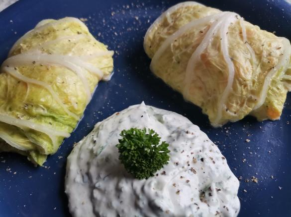 Chinakohl-Rouladen mit Kohlrabi und Karotten